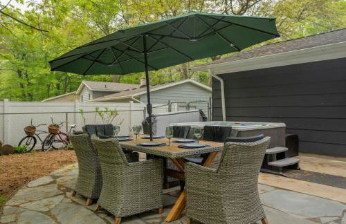 Colonial Cottage with Hot Tub & Sauna-Family Friendly - Photo 34