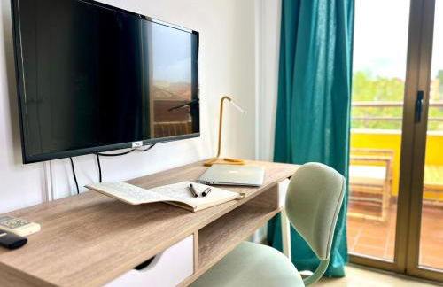 Urban Retreat with Views & Terrace - Foto 27