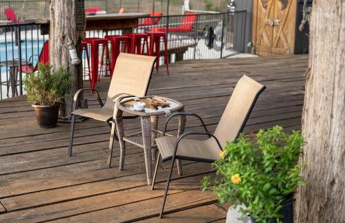 Stonegate Lodge King Bed, WIFI, 50in Roku TV, Salt Water Pool Room #103 - Foto 9