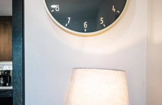 Quiet Creekside Walk to Downtown - Foto 31