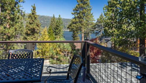 Ultimate Lakeview Lodge and ON THE LAKE! with a Hot-Tub! - Foto 2