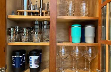 Secluded 4 bedroom with hot tub minutes from campus - Foto 14