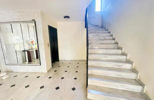 Cozy fairytal garden apartment, Family Friendly, Free parking, 15 Min to Airport - Foto 49