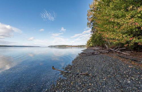 Waterfront Retreat with Fireplace, Hot Tub & Sauna - Foto 35