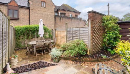 Quaint 3 bed Cottage in central Dorking with parking - Foto 4, Garden view