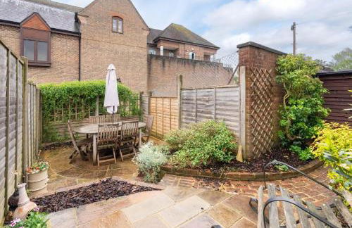 Quaint 3 bed Cottage in central Dorking with parking - Foto 4