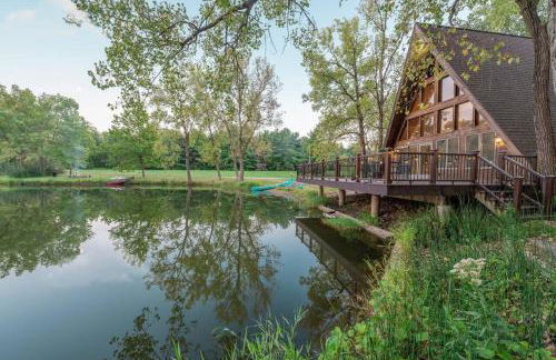 Secluded Waterfront A-Frame Cabin w/ Pvt Lake - Foto 10