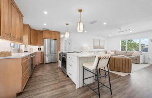 Bayside Hideaway! Private pool with water view and canal side dock! Available for Summer! - Foto 12