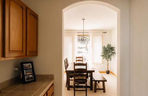 Peaceful Getaway with Hot Tub - Views - Evergreen - Foto 20