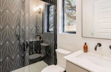 6BDR Luxe Pool Retreat • City Views Ping Pong Foosball Guest House Henley - Foto 63