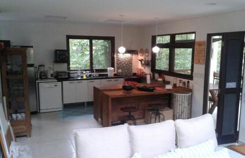 Beach house surrounded by lush nature - Foto 4