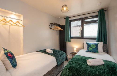 Spacious Cottage 3 Bedrooms with Free Private Parking in a Central Location - Foto 12