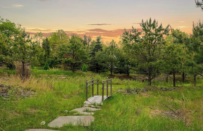 Inn the Poconos by Avantstay Private Lake Access Enclosed Hot Tub - Photo 45