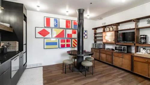 Spacious Riverfront Suite - Close to Downtown - Photo 2