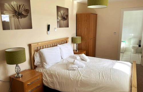 Gamekeepers Cottage - Hot Tub, 2 bed, sleeps 4, private patio, AC, stunning views - Photo 29