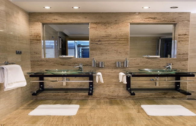 Modern Versace-themed Villa - Foto 19