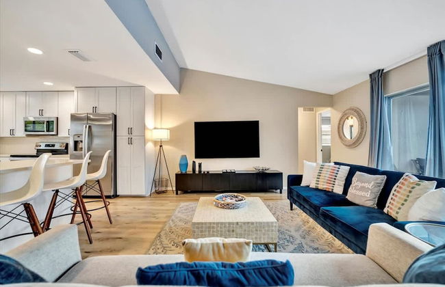 Heated Pool 3b 2b Home 10 Mins to Beach - Photo 4