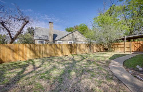 The Pink Azalea - Tyler Home with Yard and Patio! - Foto 30