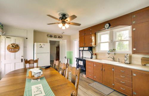 Peaceful Country Home in Serene Setting with Yard - Foto 15