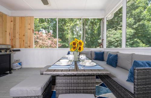 Kernersville King Beds Hot Tub Arcade Firepit - Photo 9