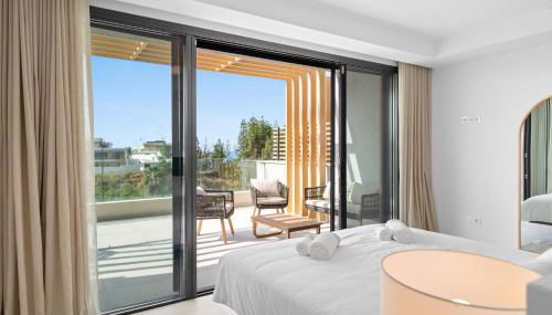 Lovely Evergreen - Photo 1