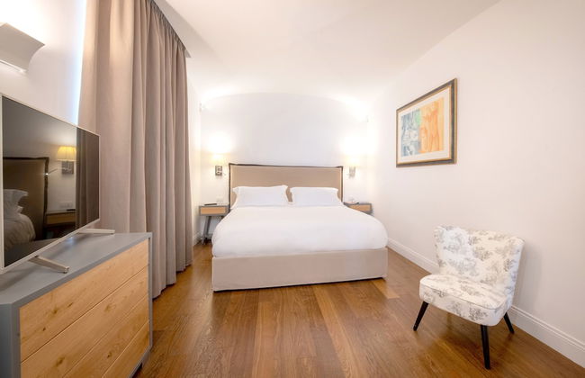 Luxury Villa with Penthouse, Pools and Sea View - Photo 17