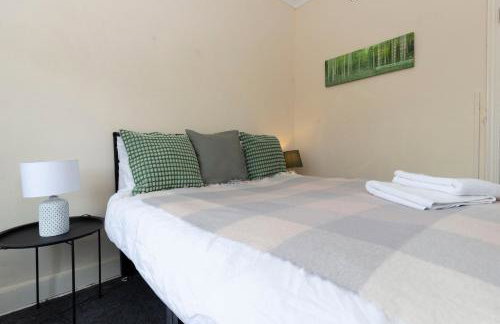 Charming and comfortable property by Our Home Short Stays very spacious with super fast WiFi close to the Metro Centre and Newcastle City Centre - Foto 19