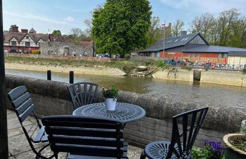 Quirky 1 bedroom barn on the river in Arundel - Foto 11