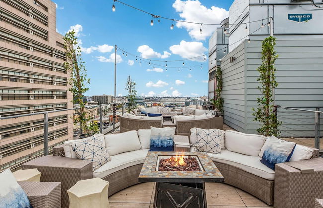 Stylish Deluxe 1BR At HWH by Oneluxstay - Foto 34