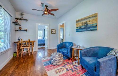 Bandera Bungalow - River, Downtown, Peaceful fenced corner lot! King bed! - Foto 14