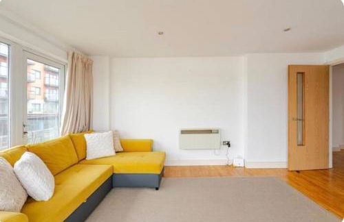 Amazing River view 2 bedroom apartment, sleeps 6, balcony and parking - Foto 56