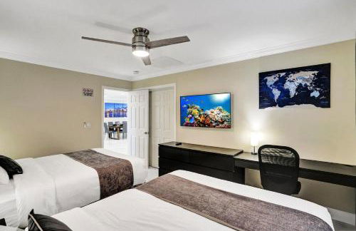 Sensational 5BR Villa Heated Pool near Hard Rock - Foto 34