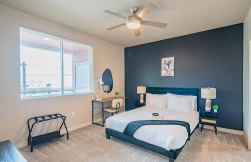 Trendy 2BD Gym Pool Parking WD Sleeps 8 - Foto 30