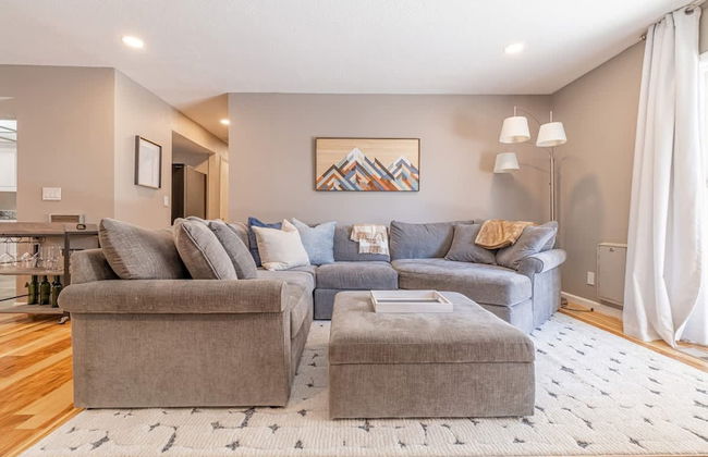 Vibrant Boho Family Home 3 Bed Pet Friendly UNR - Photo 1