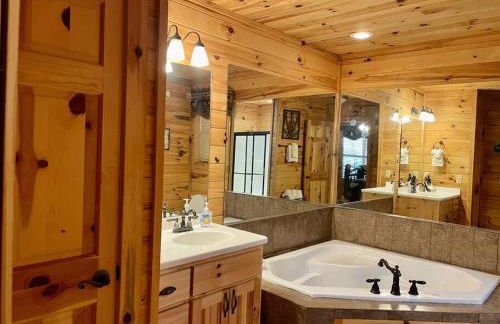 2 bed Cabin HOT TUB close to Helen #16 - Photo 6