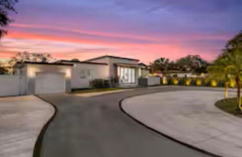 Unique Private Racing Track Villa in Miami Cinema - Foto 15