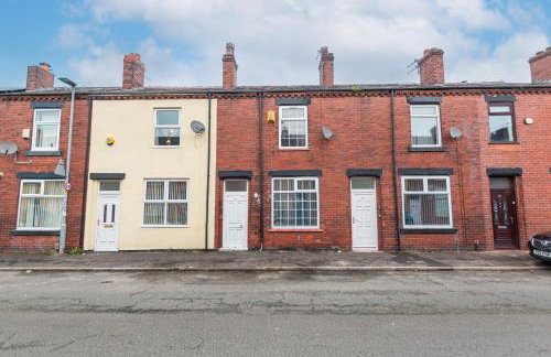 Comfy 2BR Home in Leigh Ideal for Families & Work Stays Sleeps 4 - Photo 18