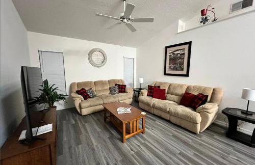 270 - Gracious 3 Bedroom Home Near Disney with Pool - Foto 6