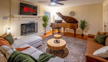 The Kirby House: King Bed, Hot Tub, Game Rooms, Gym - Foto 4