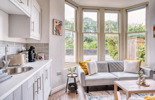 Stunning 2 Bed by the City Centre & Bute Park - Foto 29