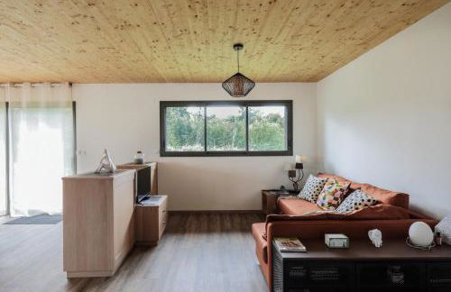 Cozy House Close to Les Salines Royales with Parking and WiFi - Foto 8