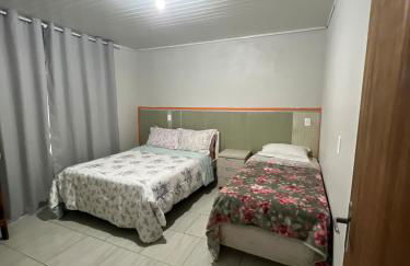 Casa inteira em terreno individual, pet friendly, vaga para 3 carros, wifi, home office - Foto 12