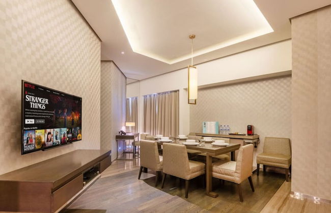 Elegant 3BR With Pool Near Wafi Mall Dubai Frame - Photo 3