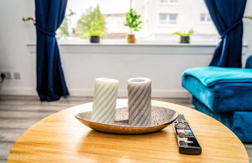 Sleek and Stylish 3 Bed in Greenock - Sleeps 8 - Photo 27