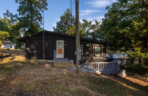 Funky Little Lakehouse - private dock and sunset view - Foto 19