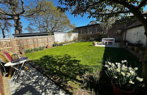 Charming rural cottage & private garden near South Downs - Great location for hiking - Photo 15