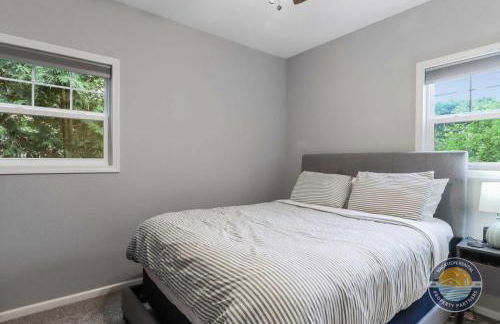 New Pet Friendly Walking Distance to Lake Front - Foto 16