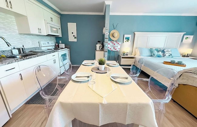 NEW Stunning Beachfront Condo at the Coral Beach - Foto 34