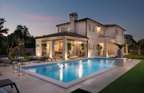 Villa Elena with private pool and sport courts - Foto 17