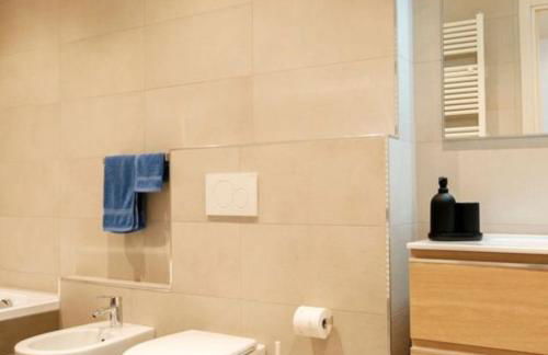 Mare fuori, sul lungomare con tre camere da letto e due bagni! - Foto 12